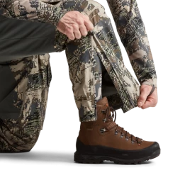 Sitka Blizzard Aerolite Bib Pant 17 Sitka Blizzard Aerolite Bib Pant -Archery Gear Shop Img SITKA BG 2021 30078 OB Mens Blizzard AeroLite Bib Pant Optifade Open Country 592p Studio 01 5