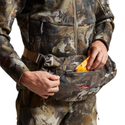 Sitka Hudson WS Muff -Archery Gear Shop Img SITKA WF 2021 90149 TM Hudson WS Muff Optifade WF Timber 592p Studio 0248